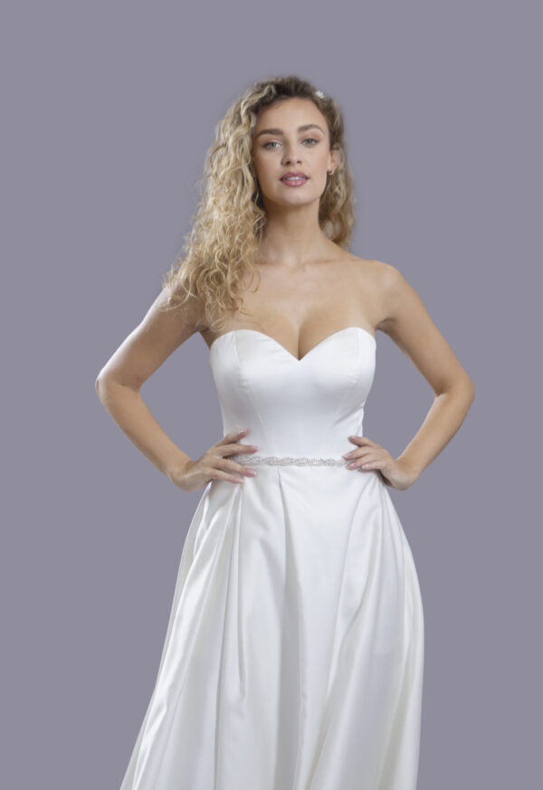 White Rose MM187 Front Close
